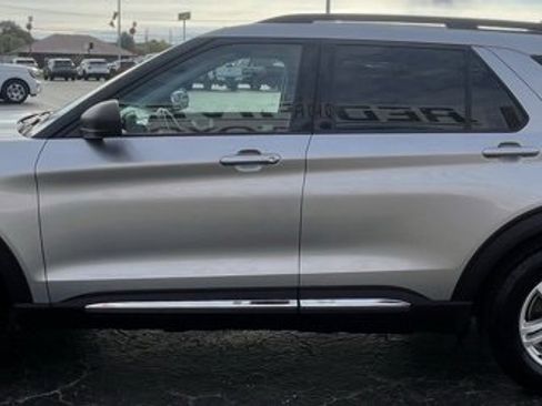 Used 2021 Ford Explorer XLT w/ Equipment Group 202A image 5