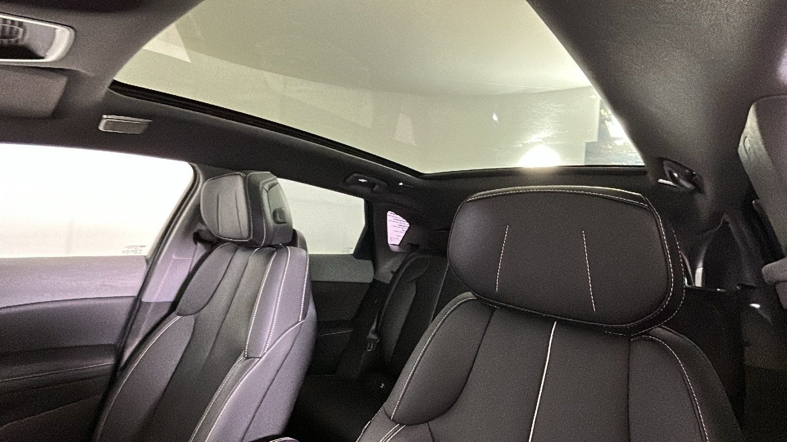 Used 2025 Cadillac Optiq Luxury 2 w/ LPO, Floor Liner Package AWD/4WD image 15