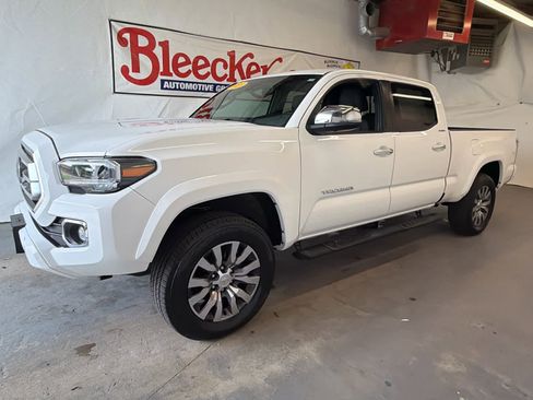 Used 2023 Toyota Tacoma Limited AWD/4WD image 2