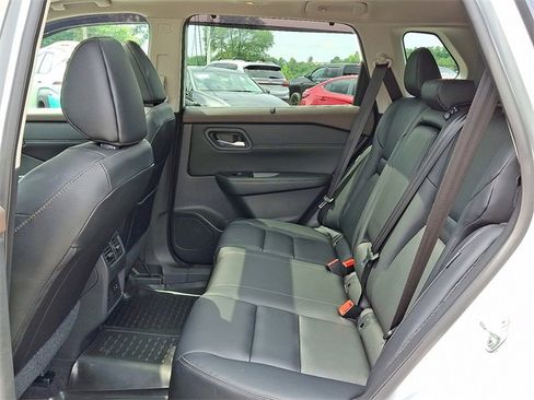 Used 2023 Nissan Rogue SL w/ SL Premium Package image 11