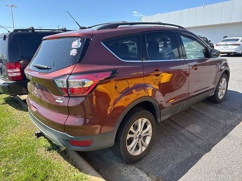 Used 2018 Ford Escape SE image 4