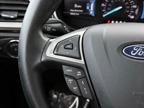 Used 2019 Ford Fusion SE FWD image 27
