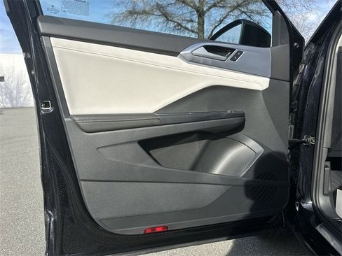 New 2026 Volkswagen Taos SE image 13