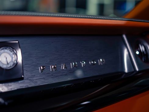 Used 2018 Rolls-Royce Phantom Sedan RWD image 35