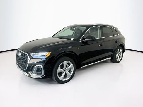 Used 2022 Audi Q5 2.0T Premium Plus w/ Premium Plus Package AWD/4WD image 3