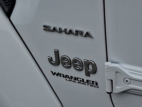 Used 2020 Jeep Wrangler Unlimited Sahara w/ Cold Weather Group image 30