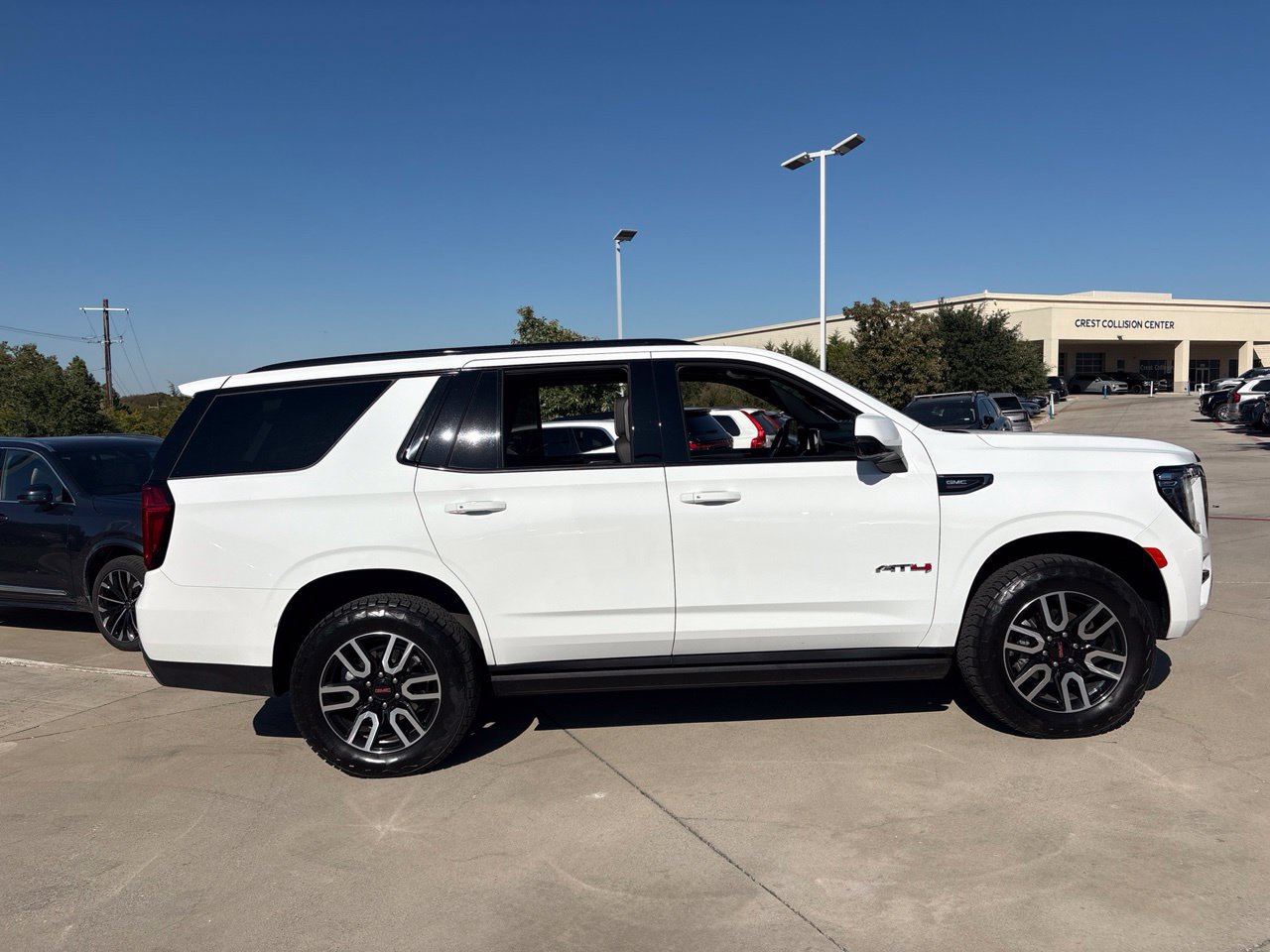 Used 2024 GMC Yukon AT4 w/ AT4 Premium Package AWD/4WD image 4