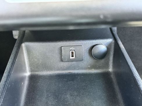 Used 2017 Ford Fusion SE w/ Fusion SE Technology Package FWD image 26