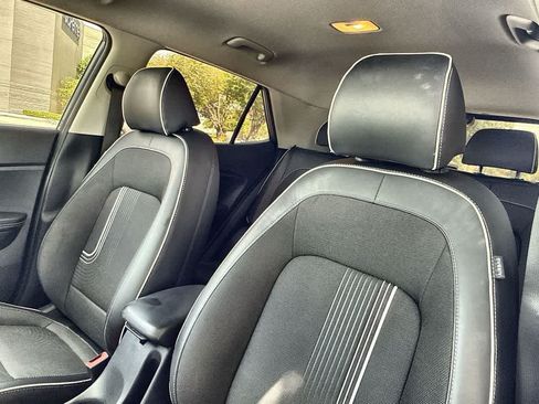 Used 2023 Hyundai Venue Limited w/ Cargo Package FWD image 14