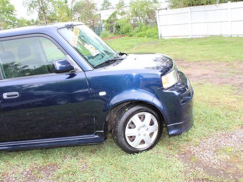 Used 2005 Scion xB FWD image 4