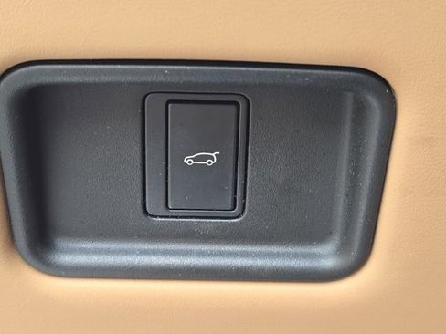 Used 2023 Land Rover Range Rover Long Wheelbase SE image 27