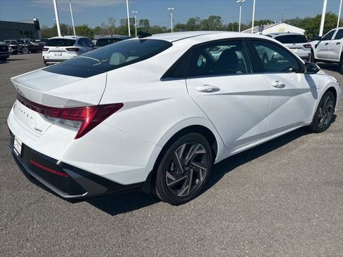 New 2026 Hyundai Elantra Limited FWD image 5