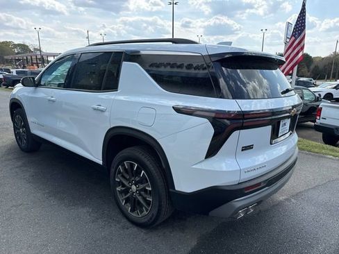 New 2026 Chevrolet Traverse LT w/ Sun and Wheel Package FWD image 4