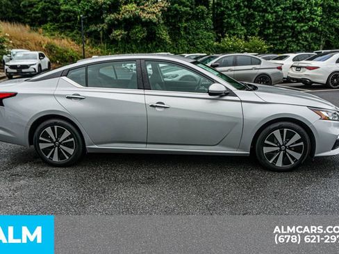 Used 2022 Nissan Altima 2.5 SV FWD image 9