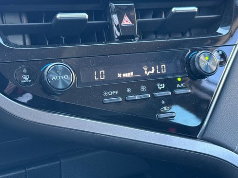 Used 2024 Toyota Camry SE image 17