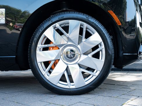 Used 2025 Rolls-Royce Cullinan image 6