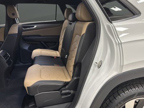 Used 2024 Volkswagen Atlas Cross Sport SE AWD/4WD image 22