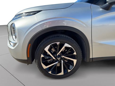 Used 2022 Mitsubishi Outlander SE image 17