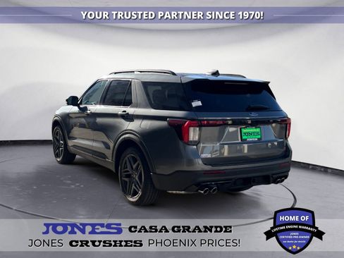 Used 2025 Ford Explorer ST image 3