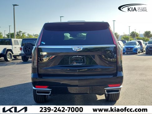 Used 2021 Cadillac Escalade Luxury RWD image 5