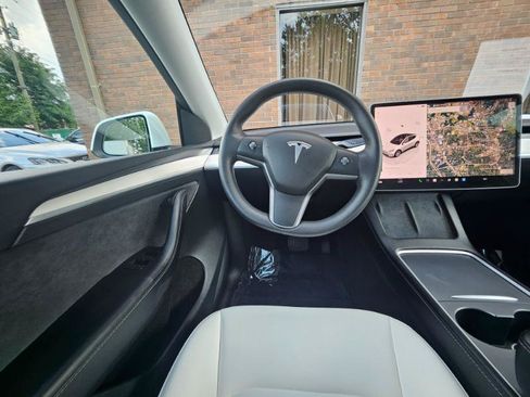 Used 2023 Tesla Model Y Long Range AWD/4WD image 4