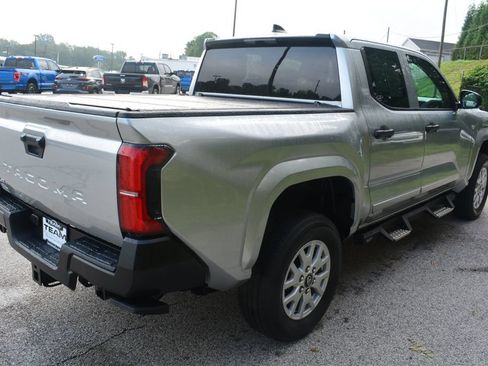 Used 2025 Toyota Tacoma SR AWD/4WD image 5