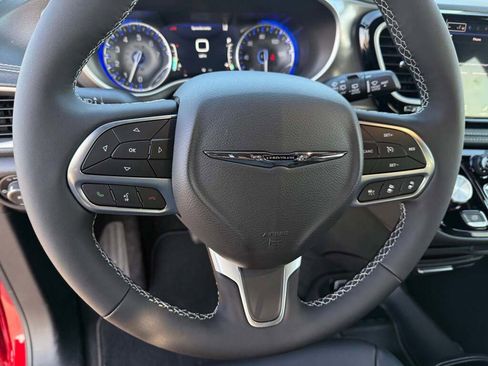 New 2026 Chrysler Pacifica Select image 18