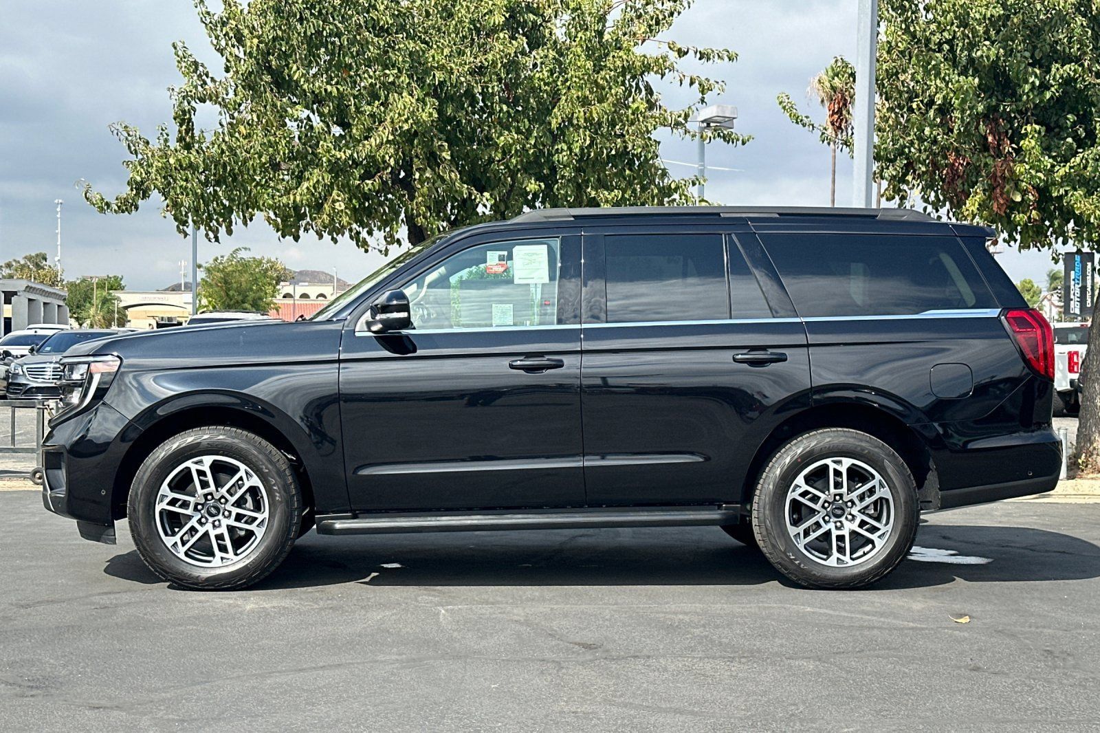 New 2025 Ford Expedition Active AWD/4WD image 7