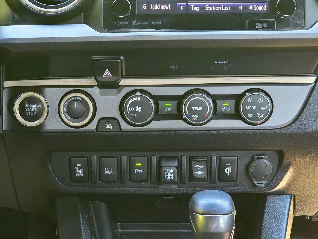 Used 2019 Toyota Tacoma TRD Off-Road w/ Technology Package AWD/4WD image 24