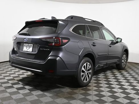 Used 2025 Subaru Outback Premium AWD/4WD image 11