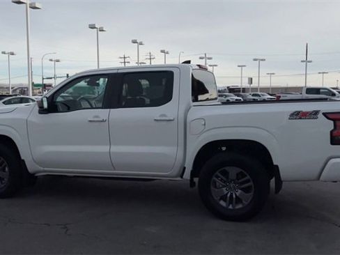 Used 2025 Nissan Frontier SV image 7