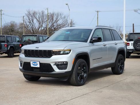 New 2025 Jeep Grand Cherokee Limited w/ Black Appearance Package image 2