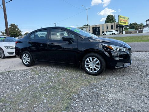 Used 2020 Nissan Versa S image 4