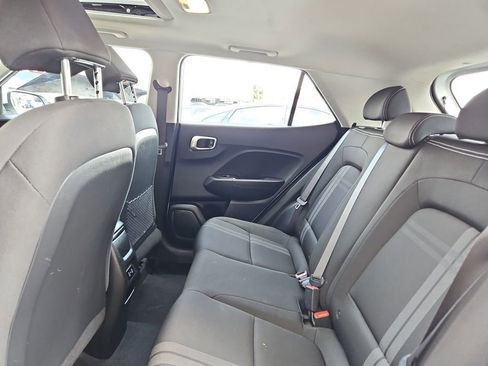 Used 2025 Hyundai Venue SEL image 27