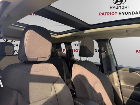 Used 2022 Jeep Renegade Latitude w/ Sun/Sound Group AWD/4WD image 10