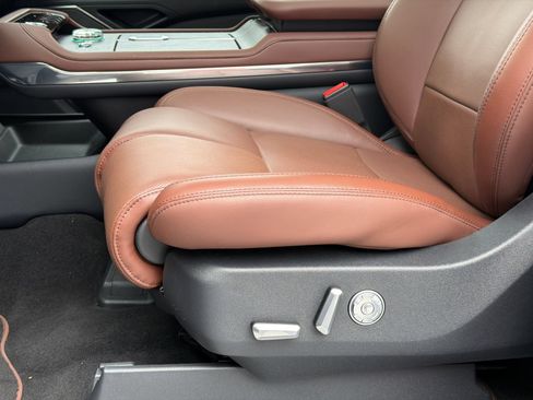 Certified 2026 Lincoln Navigator Reserve AWD/4WD image 18