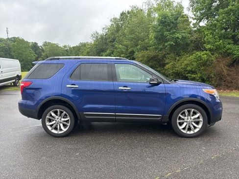 Used 2015 Ford Explorer XLT w/ Equipment Group 202A AWD/4WD image 2