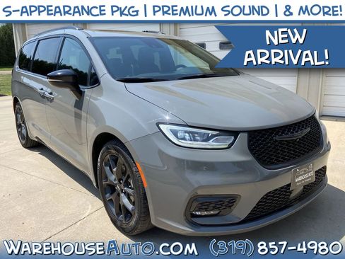 Used 2025 Chrysler Pacifica Limited FWD image 1