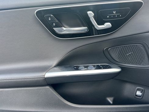 Used 2025 Mercedes-Benz C 300 Sedan image 11