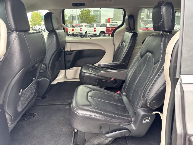 Used 2022 Chrysler Pacifica Touring-L FWD image 24