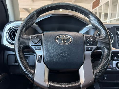 Used 2016 Toyota Tacoma SR5 RWD image 20
