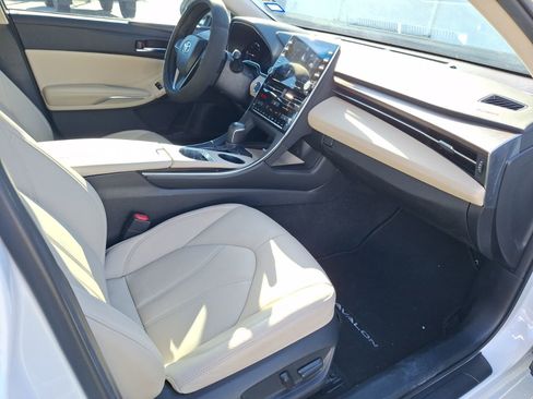 Used 2022 Toyota Avalon XLE image 32