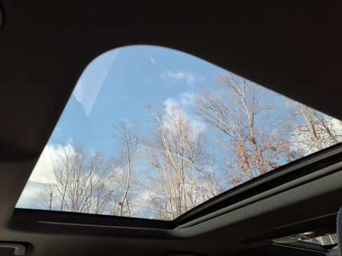 Certified 2023 Land Rover Discovery S R-Dynamic image 19