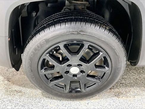 Used 2019 Jeep Renegade Latitude w/ Cold Weather Group image 35