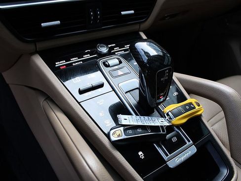 Used 2019 Porsche Cayenne AWD/4WD image 11