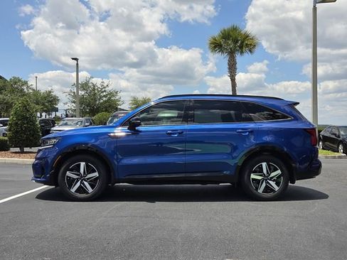 Used 2023 Kia Sorento EX w/ Panoramic Sunroof Package FWD image 3