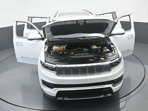 Used 2022 Jeep Grand Wagoneer Series III w/ Rear Seat Video Group 1 image 88