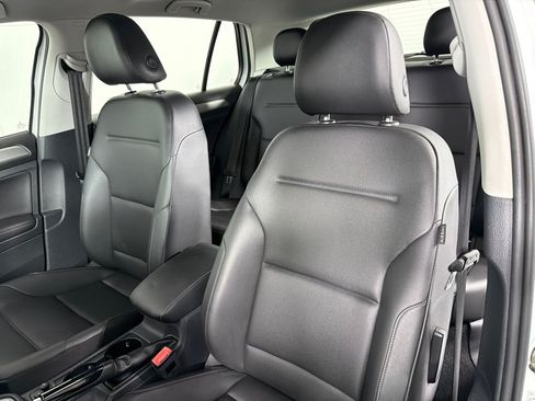 Used 2016 Volkswagen Golf 4-Door FWD image 13