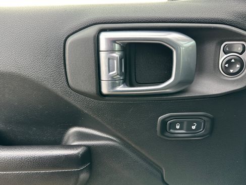 Used 2021 Jeep Gladiator Mojave image 11