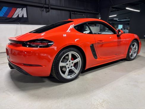 Used 2018 Porsche 718 Cayman S RWD image 12